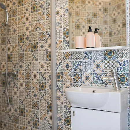 Oliveum * אומאג